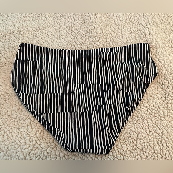 Athleta Conscious crop swim and bottoms - Picture 12 of 15